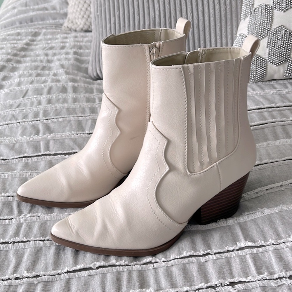 Women’s cream cowboy boot